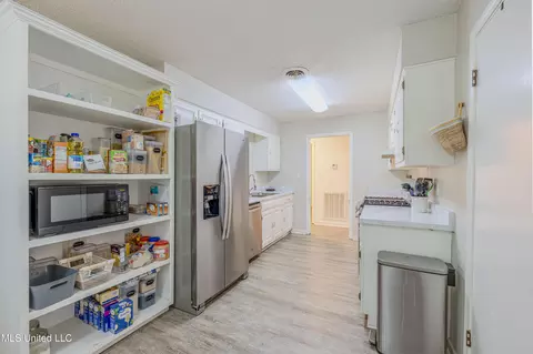 Kitchen - 113 Brookside Dr, Senatobia, MS 38668 photo 2 of 2