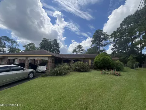 4443 Robinhood Dr, Moss Point, MS 39563 photo 1