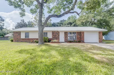 4806 Bronfair Ave, Pascagoula, MS 39581