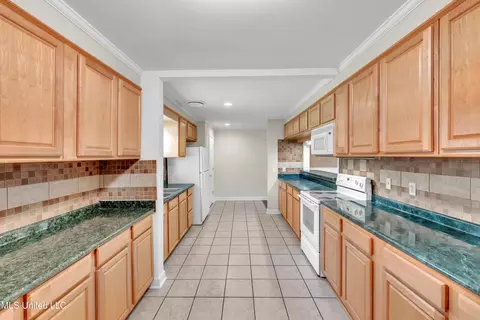Kitchen - 112 Channel Ln, Madison, MS 39110 photo 2 of 2