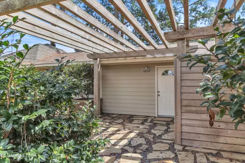 Exterior - 112 Channel Ln, Madison, MS 39110 photo 7 of 9