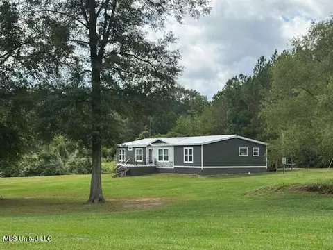 1014 Diane Cir, Summit, MS 39666 photo 1