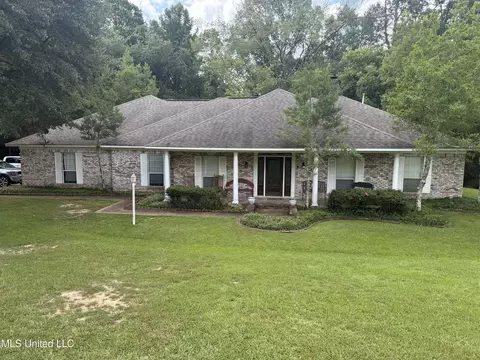 109 Falcon Ridge Dr, Raymond, MS 39154
