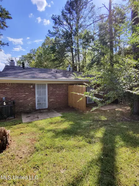 2104 Cooperwell Dr, Jackson, MS 39204 photo 2