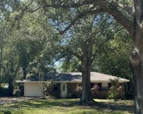 6601 Lancaster Blvd, Ocean Springs, MS 39564