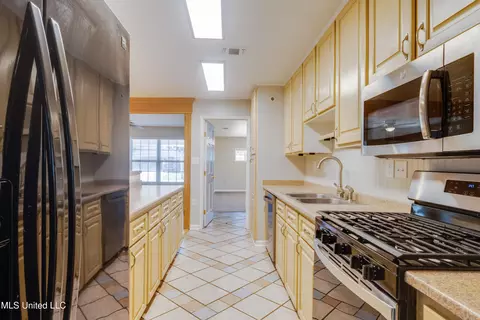 Entry Way - 108 Vance Pl, Long Beach, MS 39560 photo 1 of 1