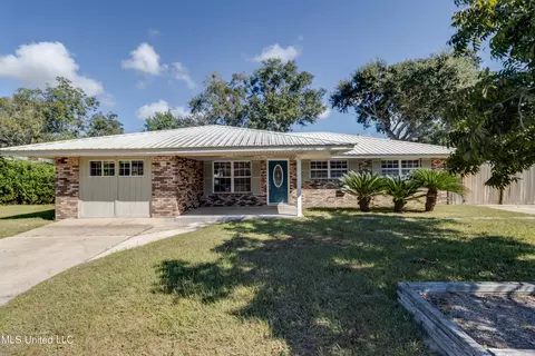 108 Vance Pl, Long Beach, MS 39560