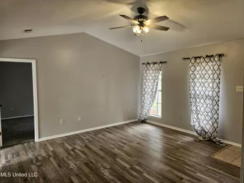 Living - 10155 Riggan Dr, Olive Branch, MS 38654 photo 2 of 2