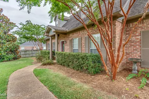 Exterior - 614 Summer Pl, Flowood, MS 39232 photo 2 of 8