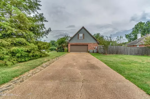 Exterior - 614 Summer Pl, Flowood, MS 39232 photo 6 of 8