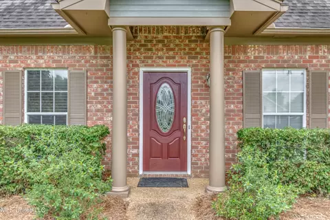 Exterior - 614 Summer Pl, Flowood, MS 39232 photo 3 of 8