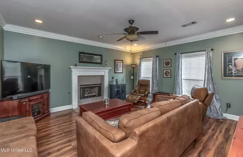 Living - 614 Summer Pl, Flowood, MS 39232 photo 2 of 4