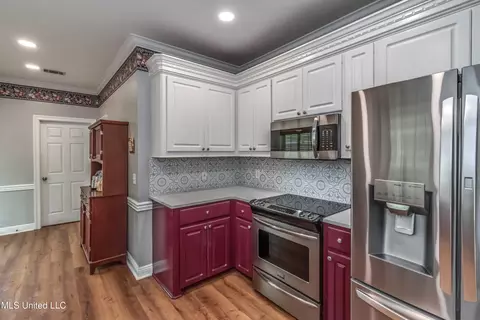 Kitchen - 614 Summer Pl, Flowood, MS 39232 photo 4 of 7