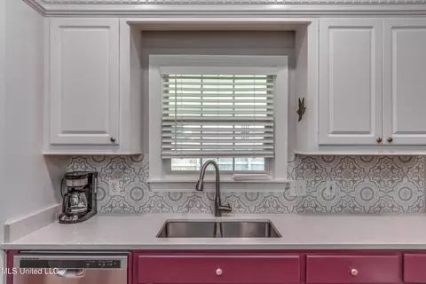 Kitchen - 614 Summer Pl, Flowood, MS 39232 photo 2 of 7