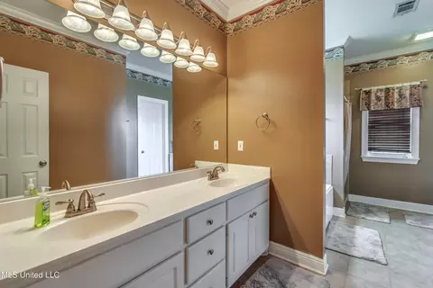 Bath - 614 Summer Pl, Flowood, MS 39232 photo 2 of 7