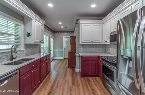 Kitchen - 614 Summer Pl, Flowood, MS 39232 photo 7 of 7