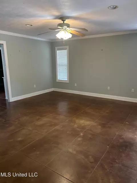 Living - 226 Pine View Cir, Flora, MS 39071 photo 5 of 5
