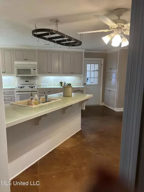 Kitchen - 226 Pine View Cir, Flora, MS 39071 photo 1 of 3