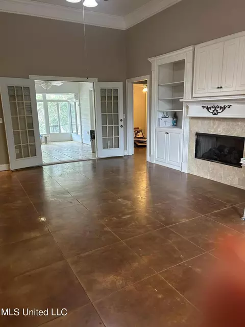 Living - 226 Pine View Cir, Flora, MS 39071 photo 2 of 5