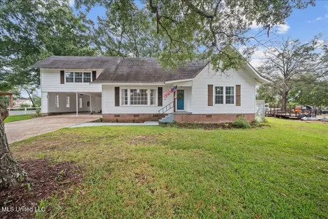 705 Chestnut St, Summit, MS 39666 photo 1