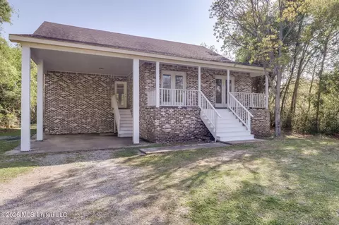 321 Necaise St, Waveland, MS 39576