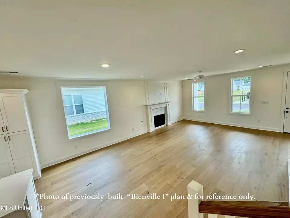 Living - 2558 Saint Charles Cv, Southaven, MS 38672 photo 3 of 3