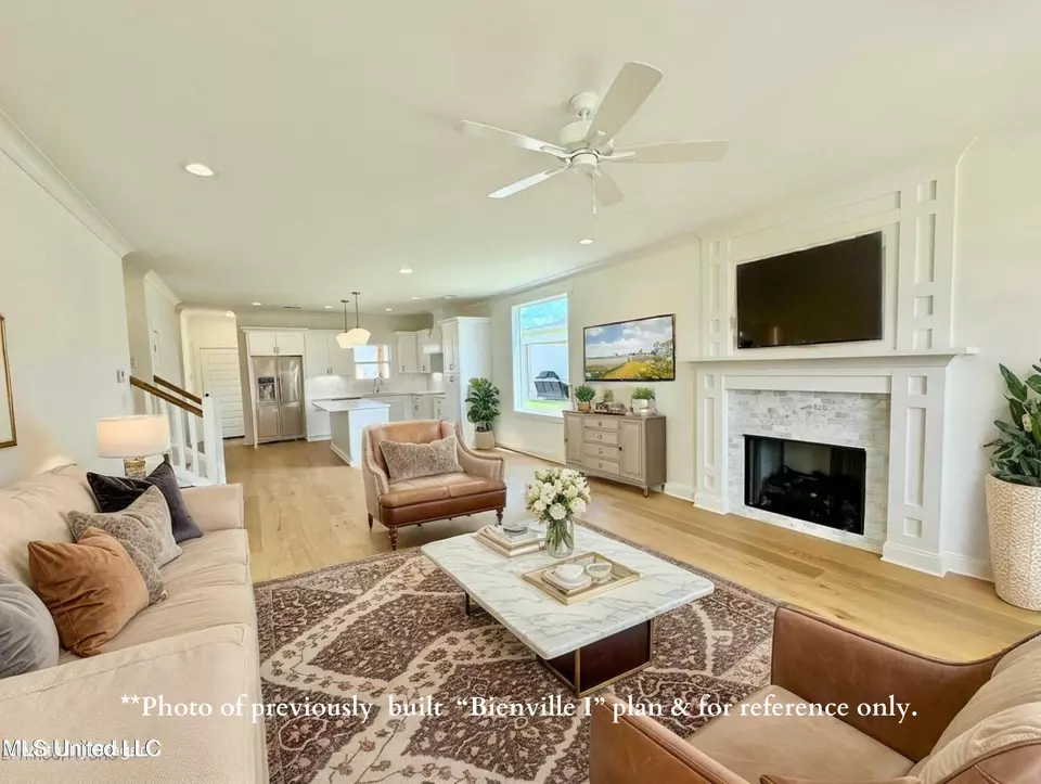 Living - 2558 Saint Charles Cv, Southaven, MS 38672 photo 1 of 3