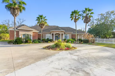 1010 Boxwood St, Pascagoula, MS 39567