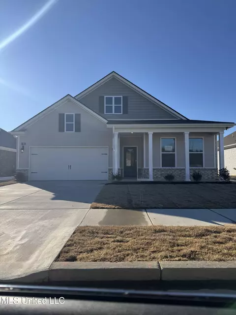 68 Harvest Dance Dr, Byhalia, MS 38611