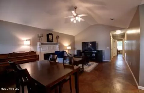 Entry Way - 623 Sandpiper Dr, Brandon, MS 39047 photo 3 of 4