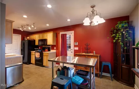 Kitchen - 623 Sandpiper Dr, Brandon, MS 39047 photo 1 of 4