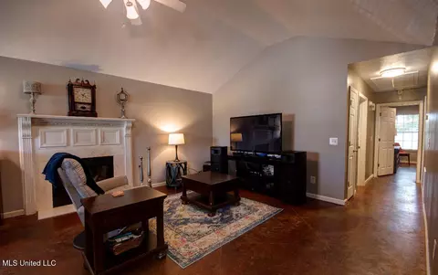 Entry Way - 623 Sandpiper Dr, Brandon, MS 39047 photo 2 of 4