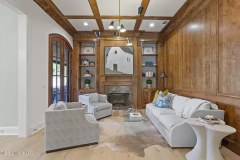 Living - 101 Red Leaf Cv, Ridgeland, MS 39157 photo 5 of 6
