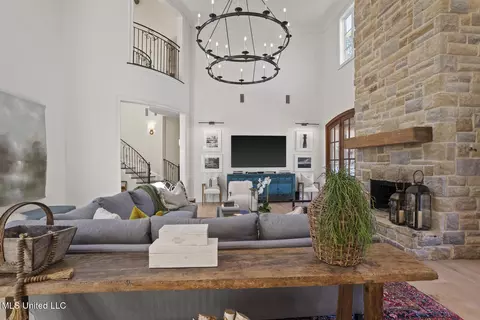 Living - 101 Red Leaf Cv, Ridgeland, MS 39157 photo 3 of 6