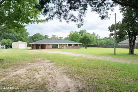20137 Lovers Ln, Long Beach, MS 39560 photo 2