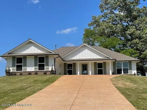 120 Farley Rd, Byhalia, MS 38611