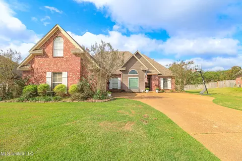 209 Crown Pointe Cir, Pearl, MS 39208