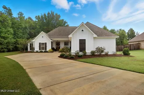 504 Crestmoor Dr, Canton, MS 39046