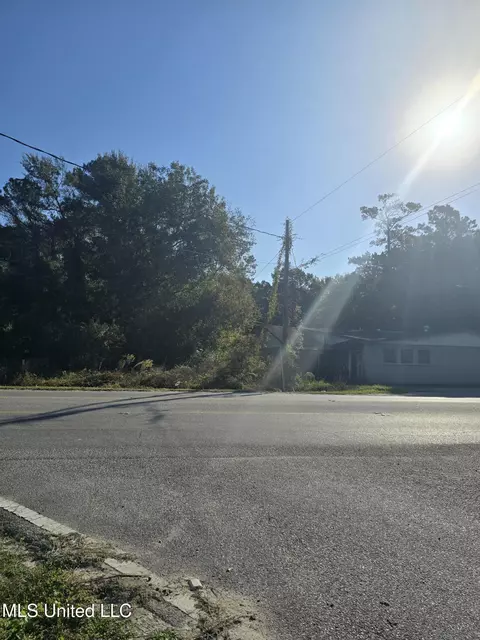 Hwy 613 Highway, Moss Point, MS 39563