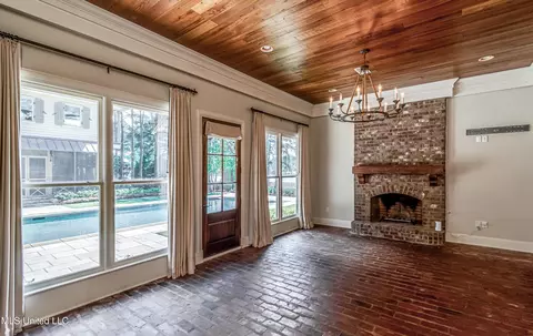 Living - 111 Johnstone Dr, Madison, MS 39110 photo 7 of 9
