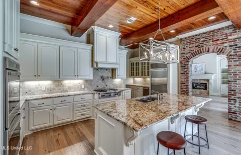 Kitchen - 111 Johnstone Dr, Madison, MS 39110 photo 5 of 9
