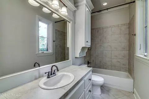Bath - 111 Johnstone Dr, Madison, MS 39110 photo 7 of 10