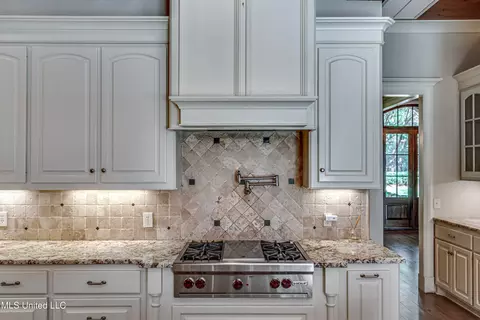 Kitchen - 111 Johnstone Dr, Madison, MS 39110 photo 7 of 9
