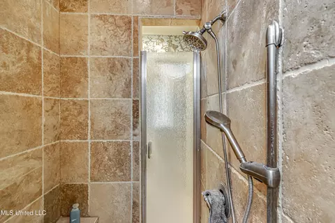 Bath - 111 Johnstone Dr, Madison, MS 39110 photo 5 of 10