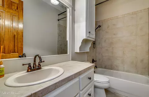 Bath - 111 Johnstone Dr, Madison, MS 39110 photo 6 of 10