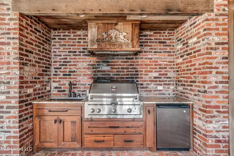 Kitchen - 111 Johnstone Dr, Madison, MS 39110 photo 9 of 9