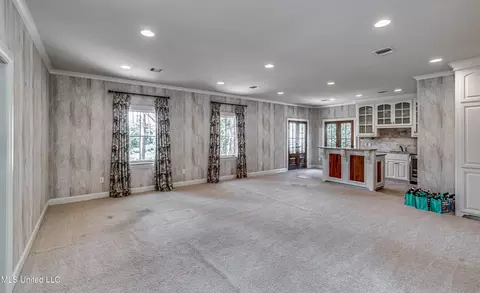Living - 111 Johnstone Dr, Madison, MS 39110 photo 8 of 9