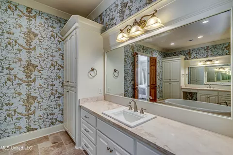 Bath - 111 Johnstone Dr, Madison, MS 39110 photo 3 of 10