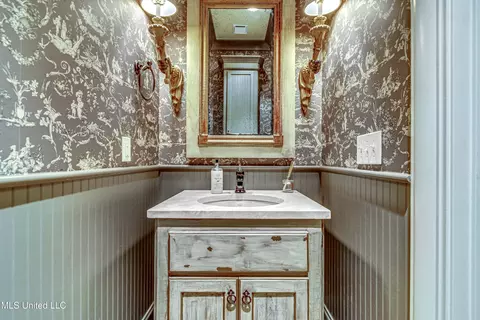Bath - 111 Johnstone Dr, Madison, MS 39110 photo 1 of 10