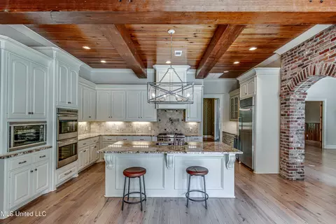 Kitchen - 111 Johnstone Dr, Madison, MS 39110 photo 6 of 9